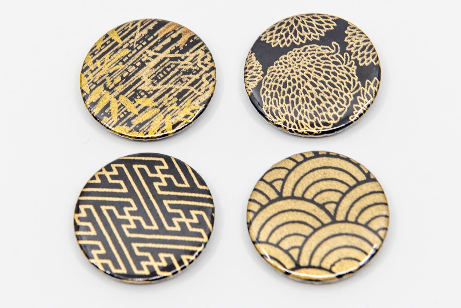 Magnets noirs et or