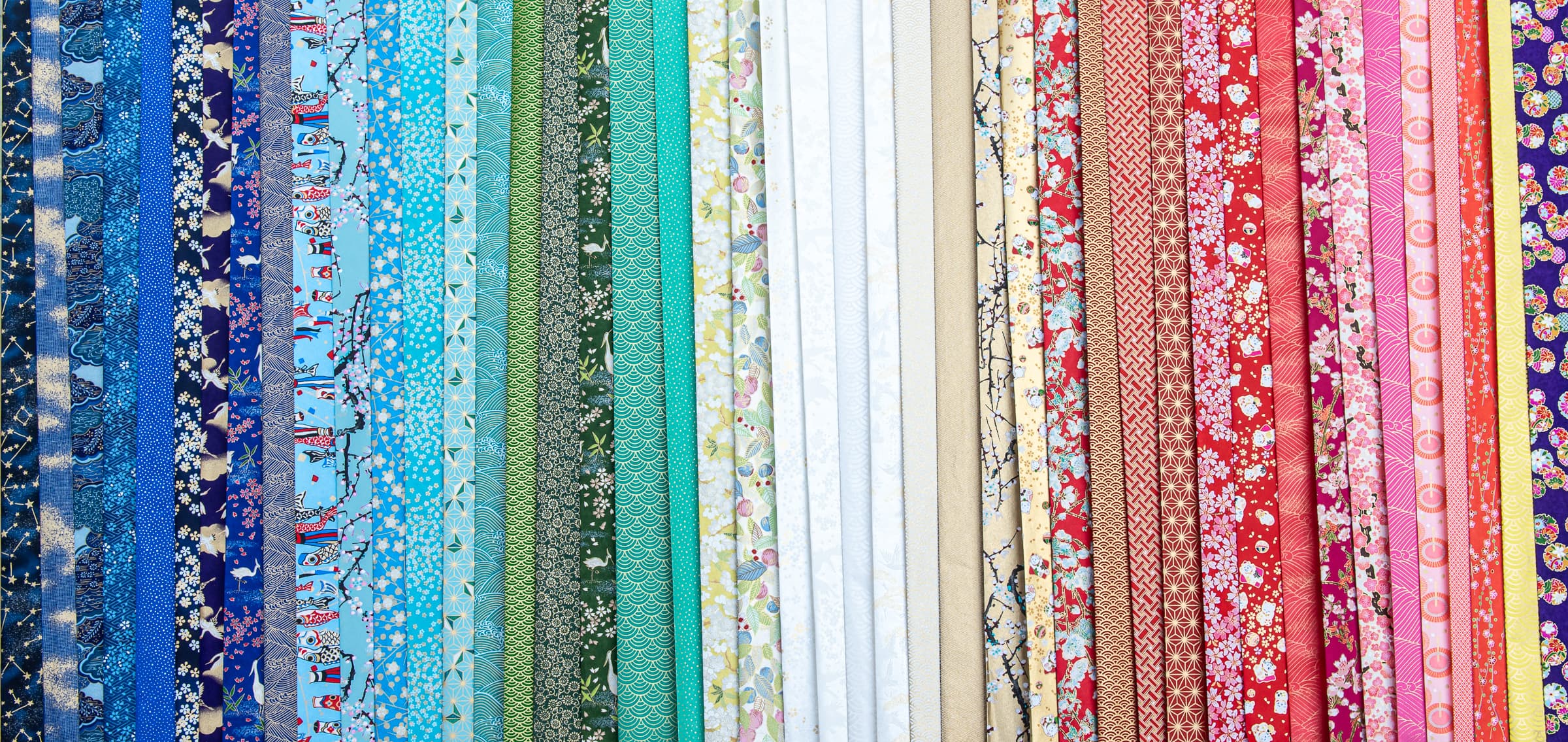 Bandes de papier washi aux motifs bleus, verts, roses et rouges