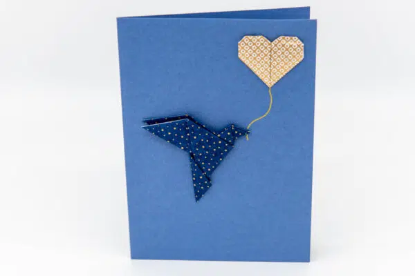 Carte colombe bleu sur fond bleu