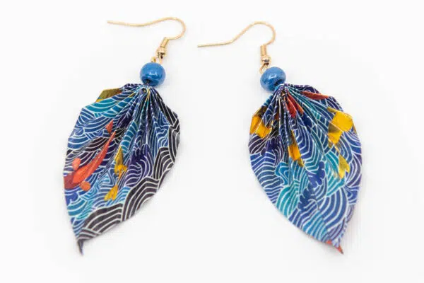 Boucles d’oreilles feuilles bleu et or
