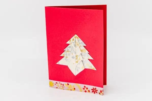 Carte rouge sapin