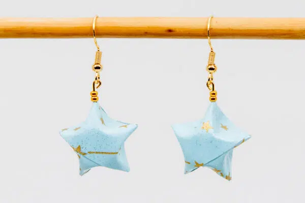 Boucles d’oreilles étoiles bleues clair