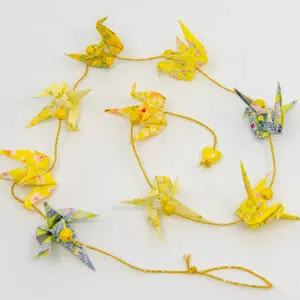Guirlande de grues jaunes avec coeur