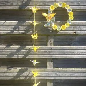 Guirlande de grues jaunes avec coeur – Image 3