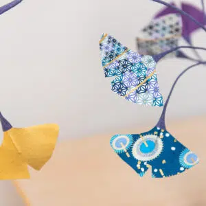 Bouquet « Ichō » violet bleu et or – Image 3