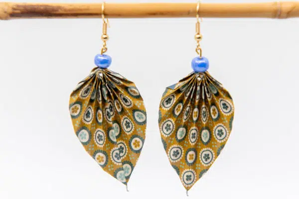 Boucles d’oreilles feuilles vertes .