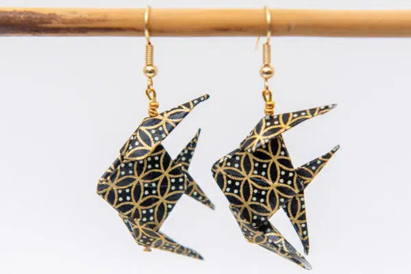 Boucles d’oreilles poissons noir et or