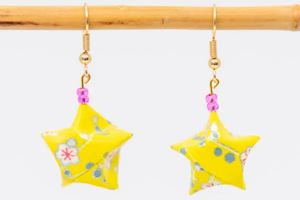 Boucles d’oreilles jaunes