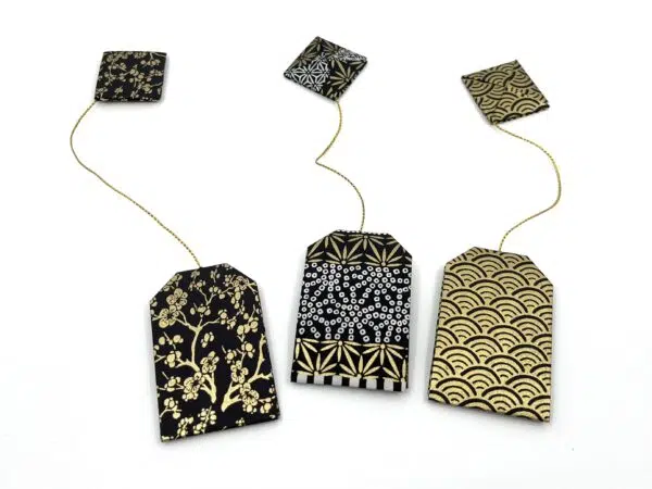 Sachets de thé noir et or